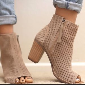 Toms Majorca peep toe bootie